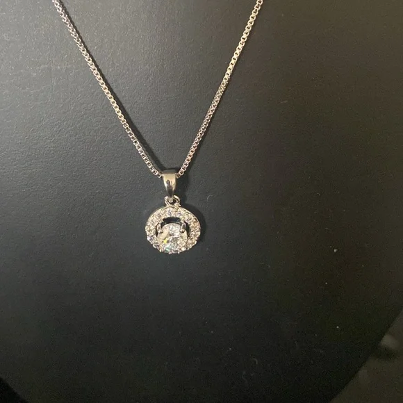 NEW Elegant Silver Cubic Zirconia Pendant Necklace - Picture 3 of 3